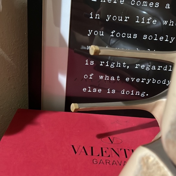 Valentino Garavani beige leather platform stilettos. SZ: 39 1/2 - Picture 8 of 10